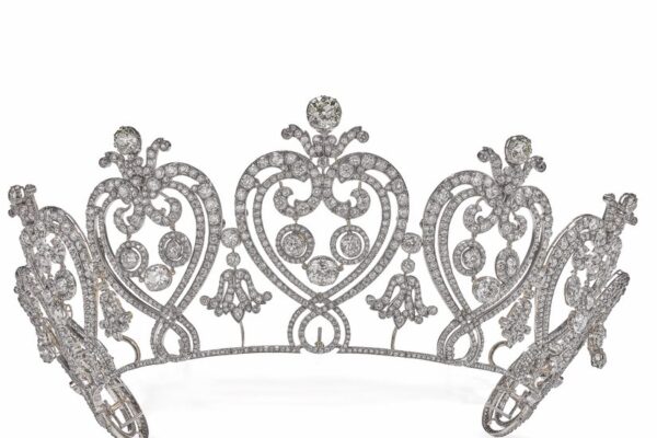 Exhibition to Cover Cartier From Tiaras to Snakes 27sp jewelry cartier inyt 02 bjht facebookJumbo